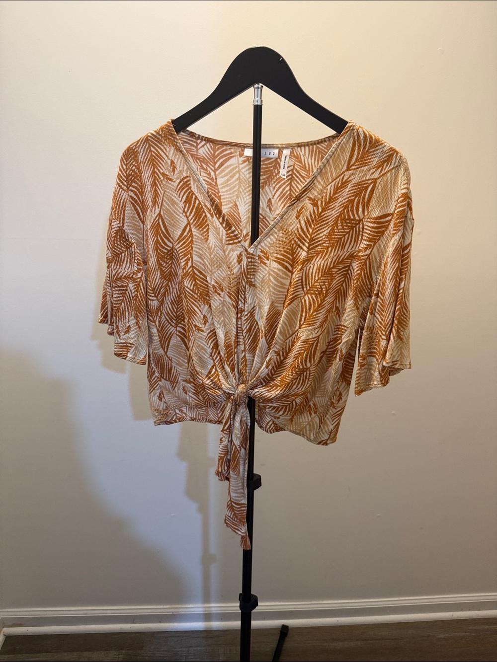 Leaf-Print Tie-Front V-Neck Blouse in Rust and Cream